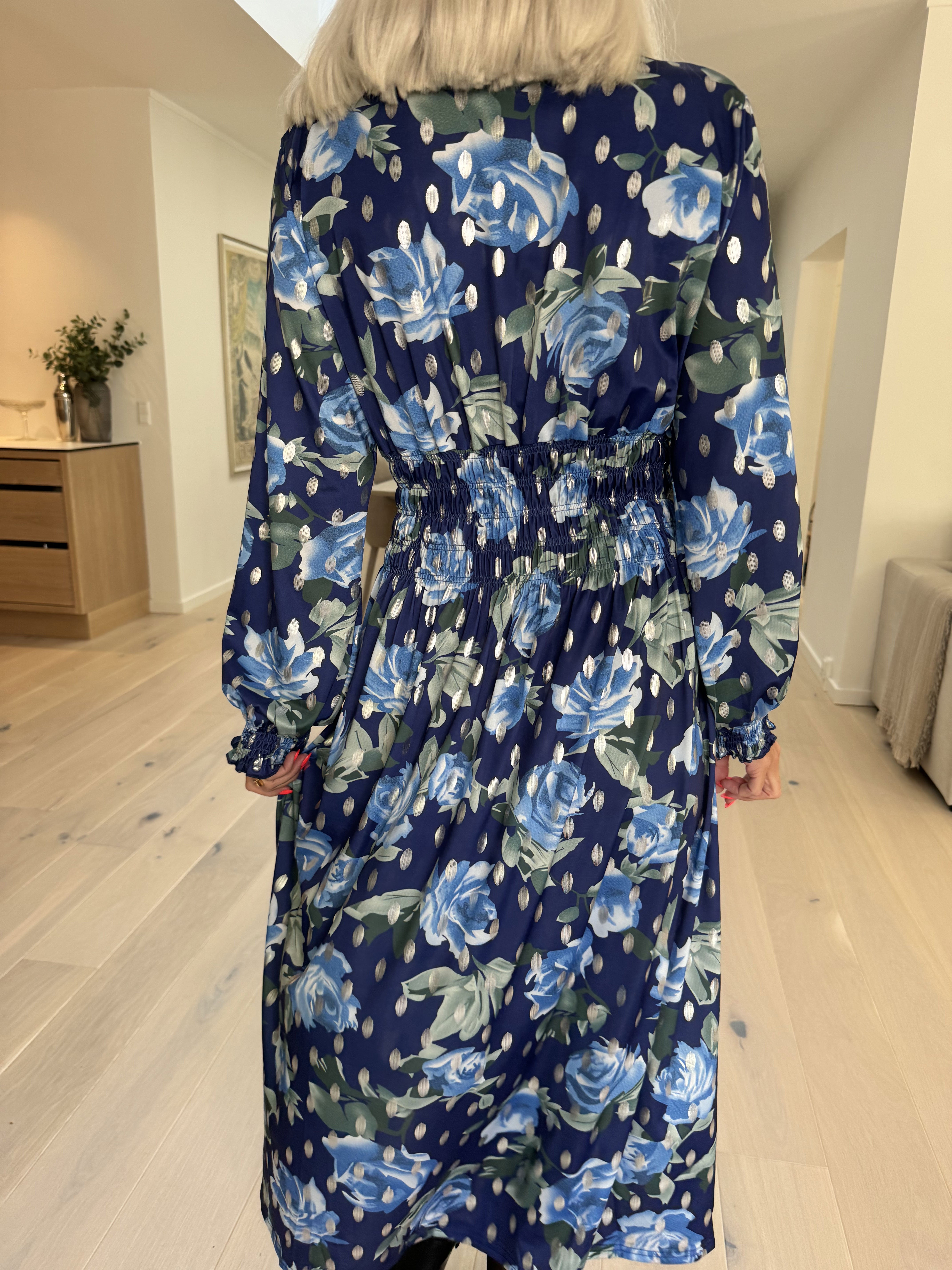 Pams Blossom Midi L/S - Elastisk kjole i krølfrit stof med sølv prikker